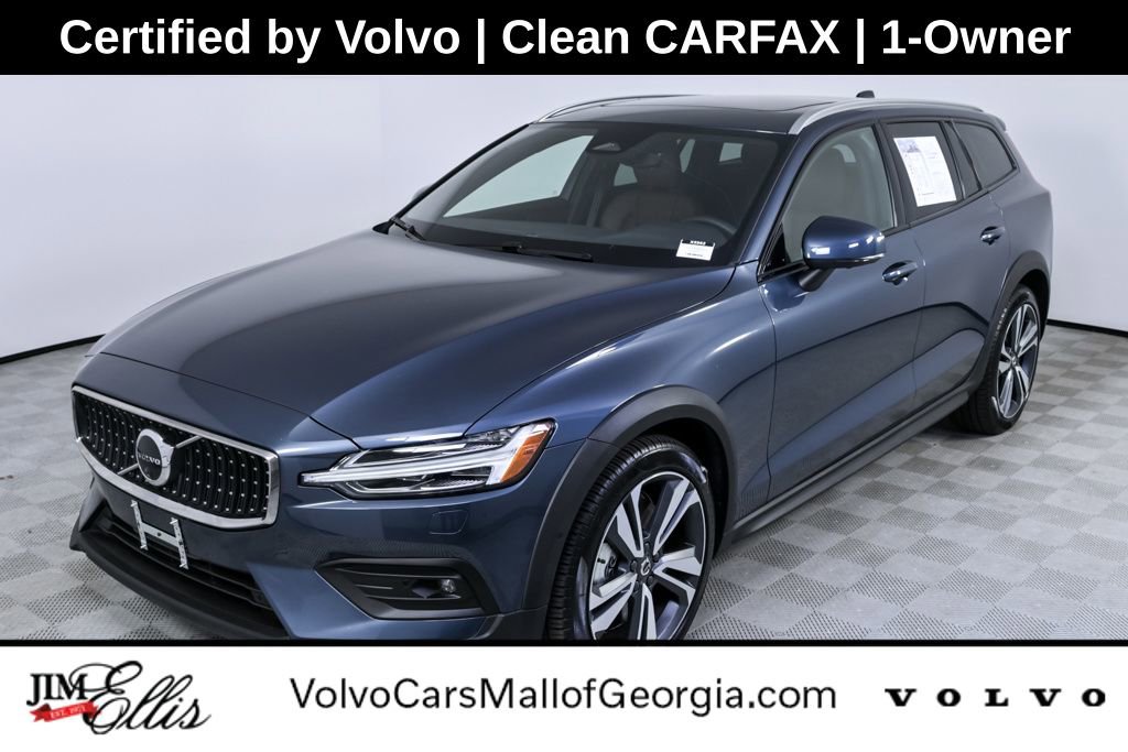 Used 2025 Volvo V60 B5 Cross Country Plus image 1