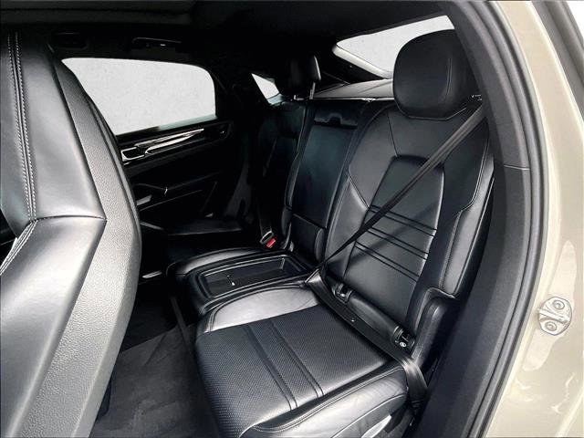Used 2021 Porsche Cayenne Coupe image 28