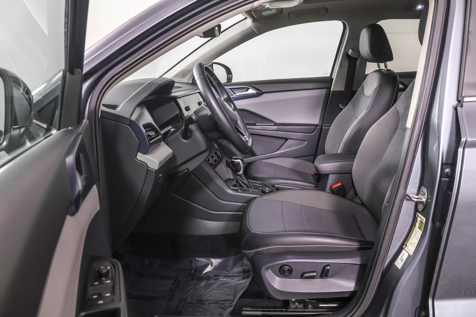 Used 2022 Volkswagen Taos SE w/ Panoramic Sunroof Package image 7