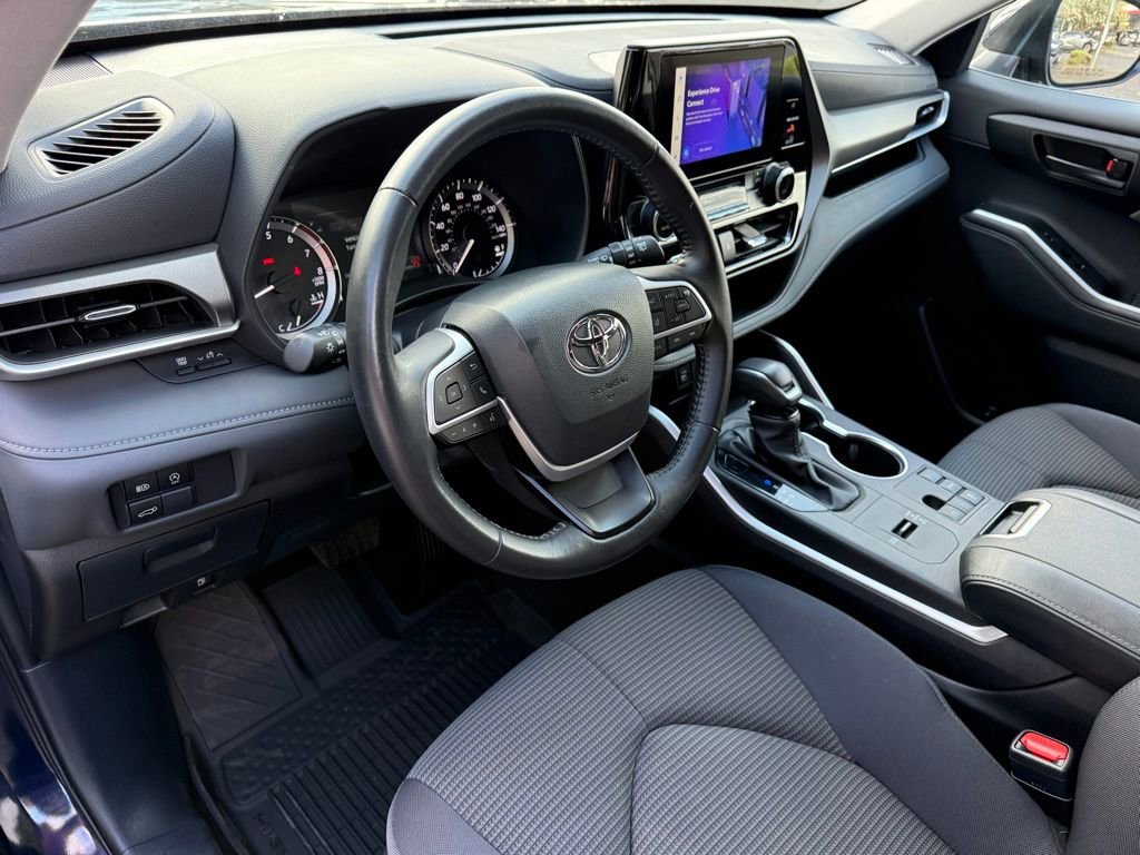 Certified 2025 Toyota Highlander LE image 13