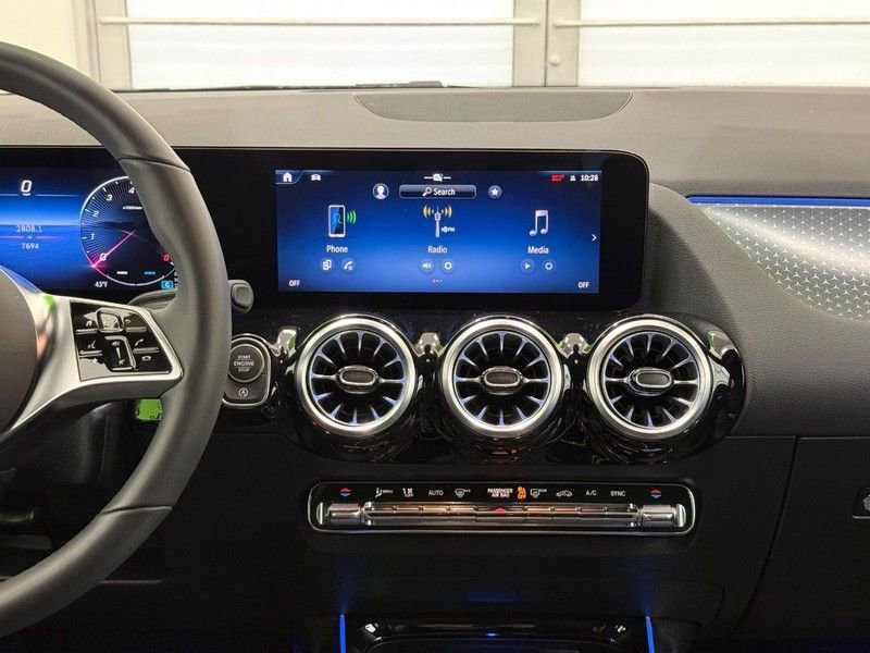 New 2025 Mercedes-Benz GLA 250 4MATIC image 6