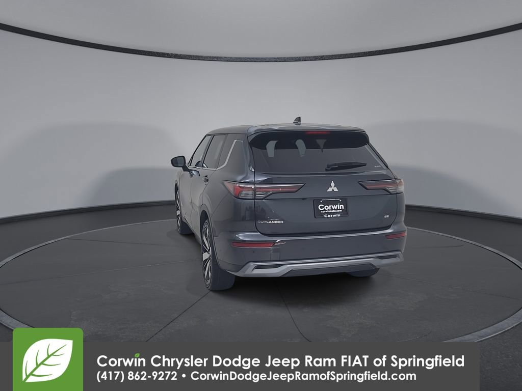 Used 2025 Mitsubishi Outlander SE image 12