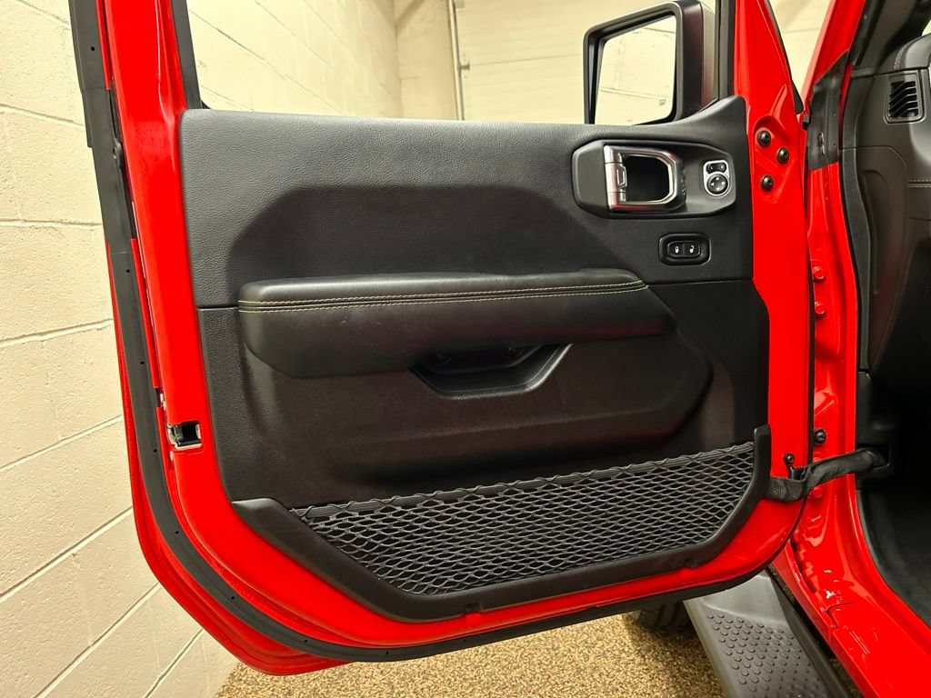 Used 2025 Jeep Wrangler Unlimited Sahara AWD/4WD image 13