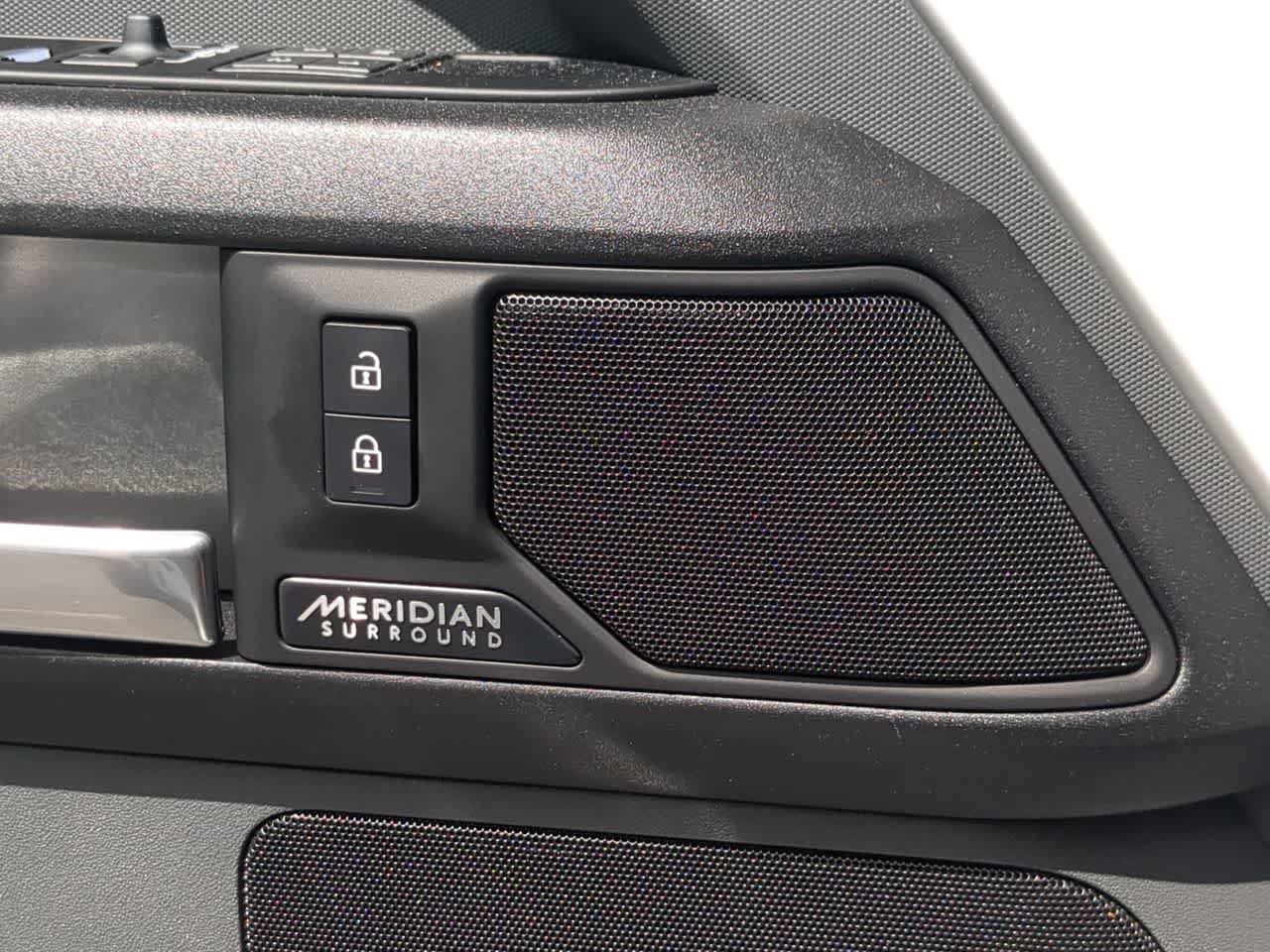 Certified 2025 Land Rover Defender 110 V8 AWD/4WD image 33