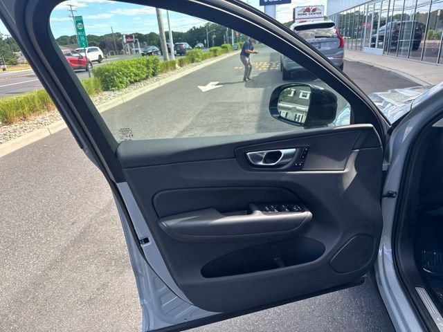 Certified 2025 Volvo XC60 B5 Plus AWD/4WD image 19