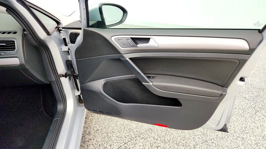Used 2015 Volkswagen e-Golf SEL Premium FWD image 23
