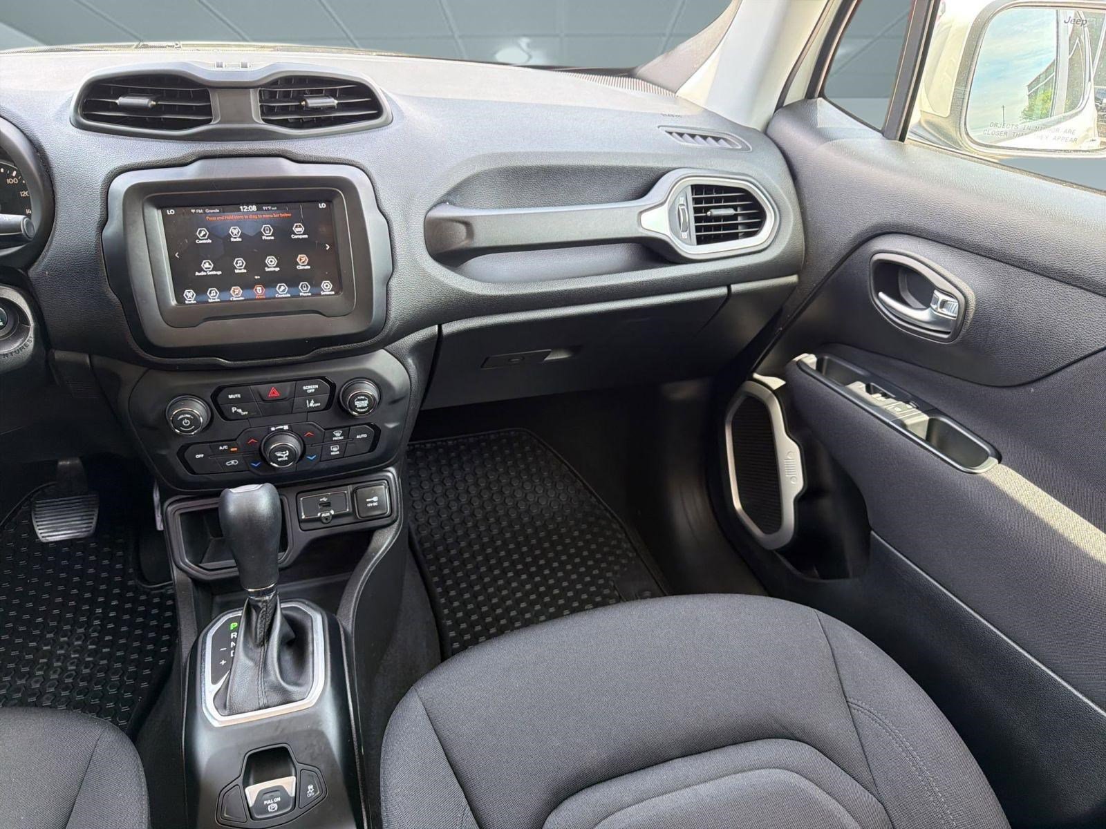 Used 2018 Jeep Renegade Latitude w/ Advanced Technology Group FWD image 27