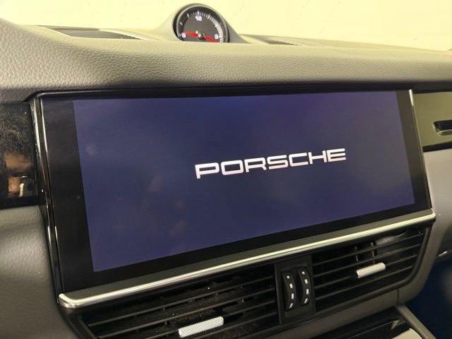 Used 2023 Porsche Cayenne Platinum Edition image 18