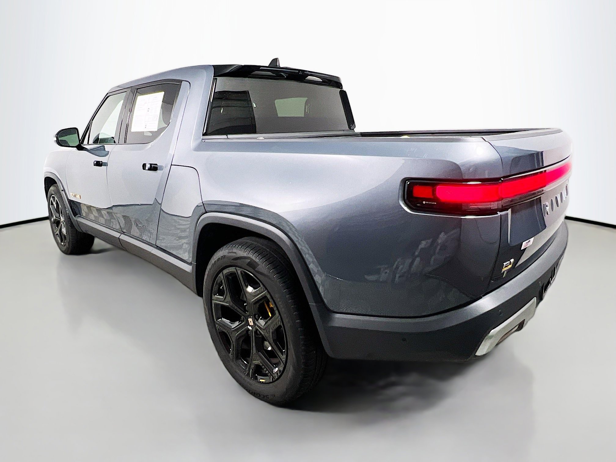 Used 2023 Rivian R1T Adventure image 6