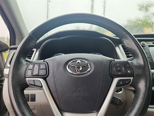 Used 2018 Toyota Highlander XLE image 19