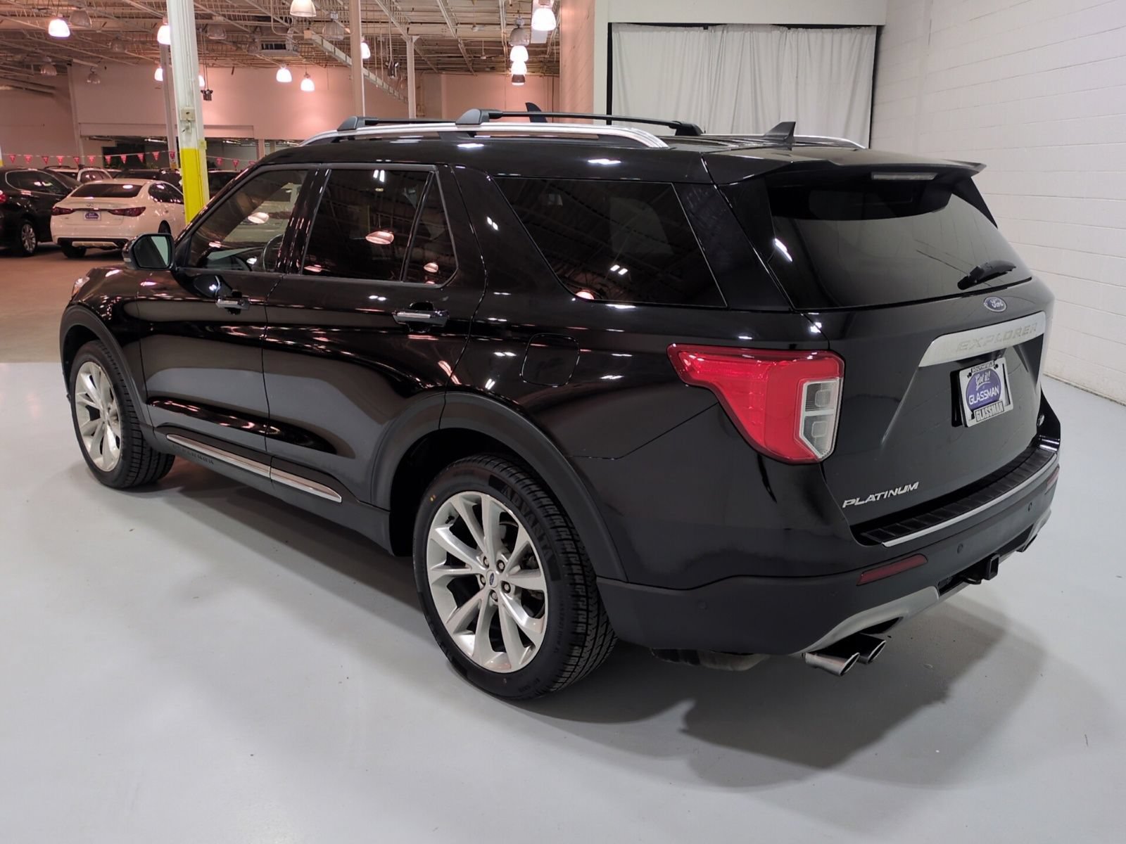 Used 2021 Ford Explorer Platinum w/ Equipment Group 601A AWD/4WD image 5