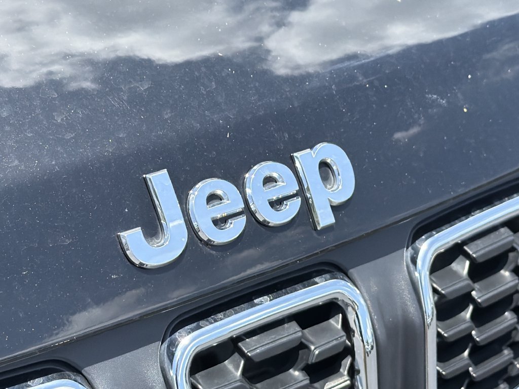 Used 2024 Jeep Compass Latitude AWD/4WD image 30