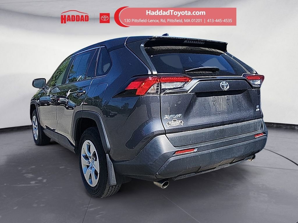 Used 2022 Toyota RAV4 LE AWD/4WD image 3
