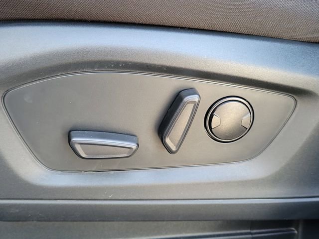 Used 2023 Ford Explorer XLT image 12