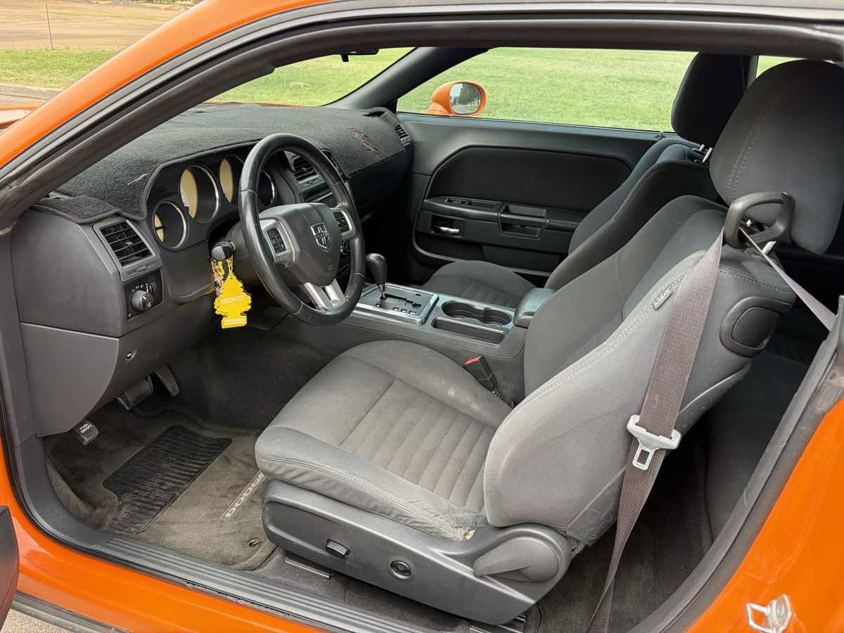 Used 2012 Dodge Challenger SXT image 10