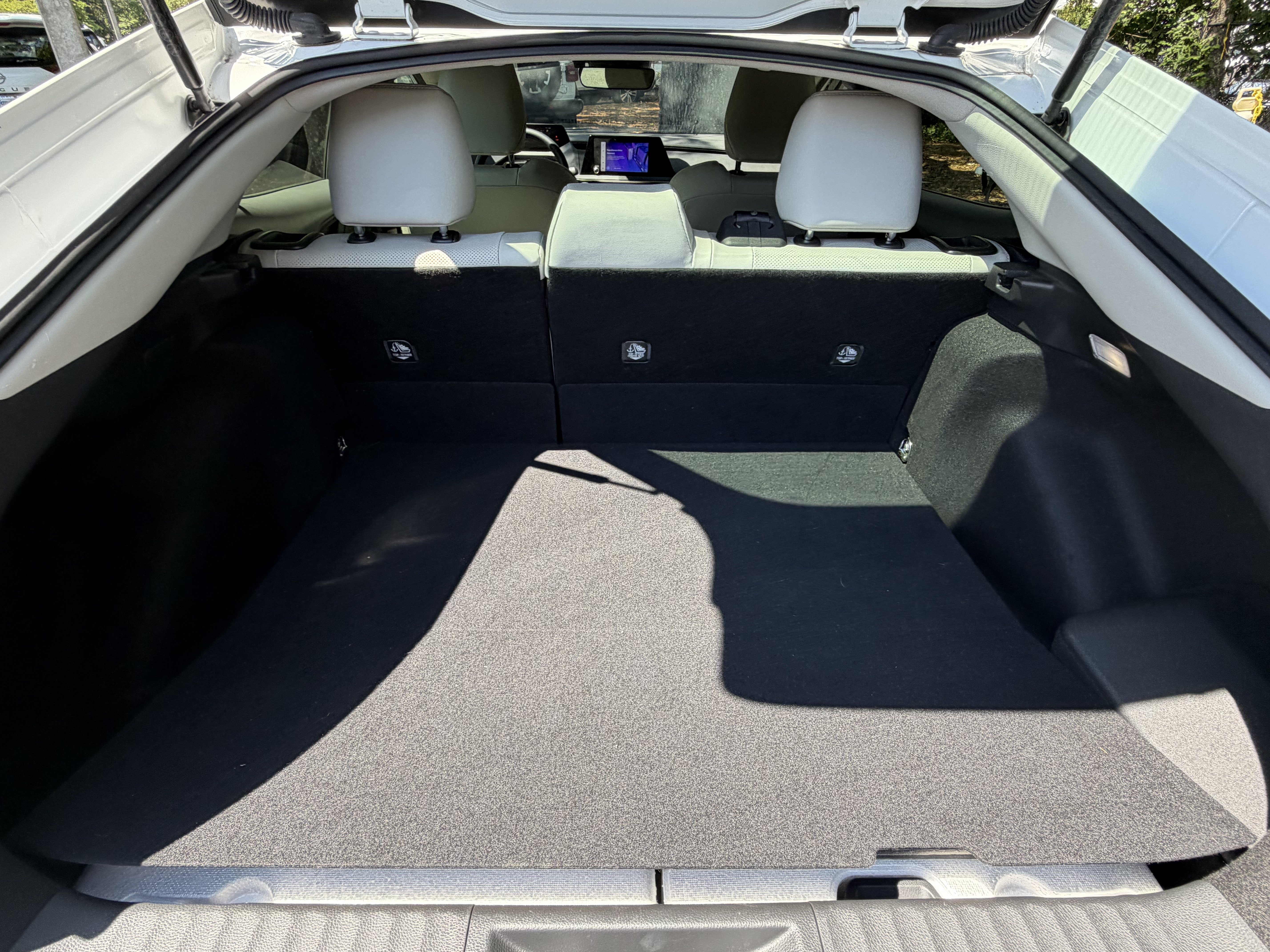 Used 2024 Toyota Prius XLE FWD image 46