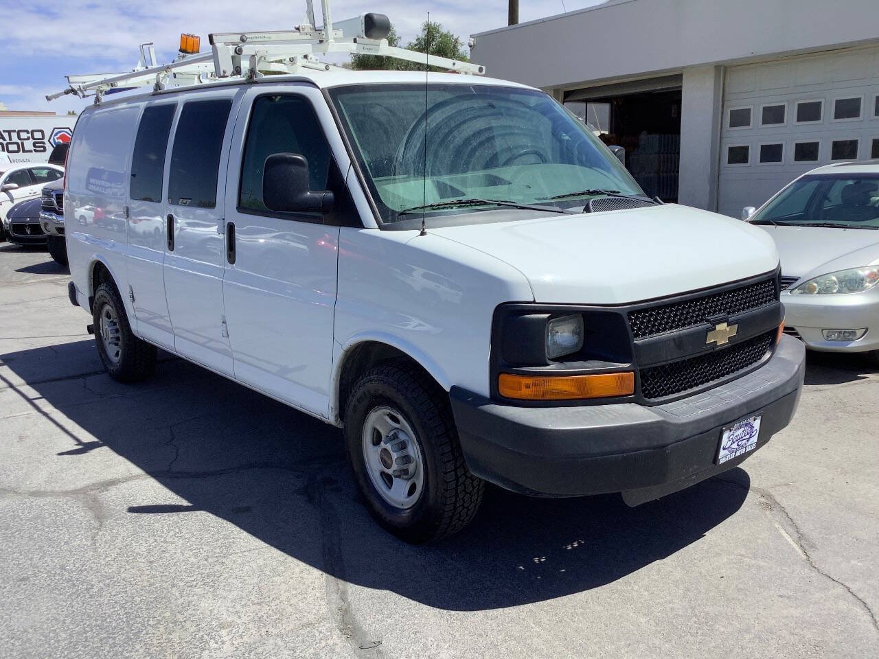 Used 2016 Chevrolet Express 2500 w/ Cold Climate Package RWD image 19