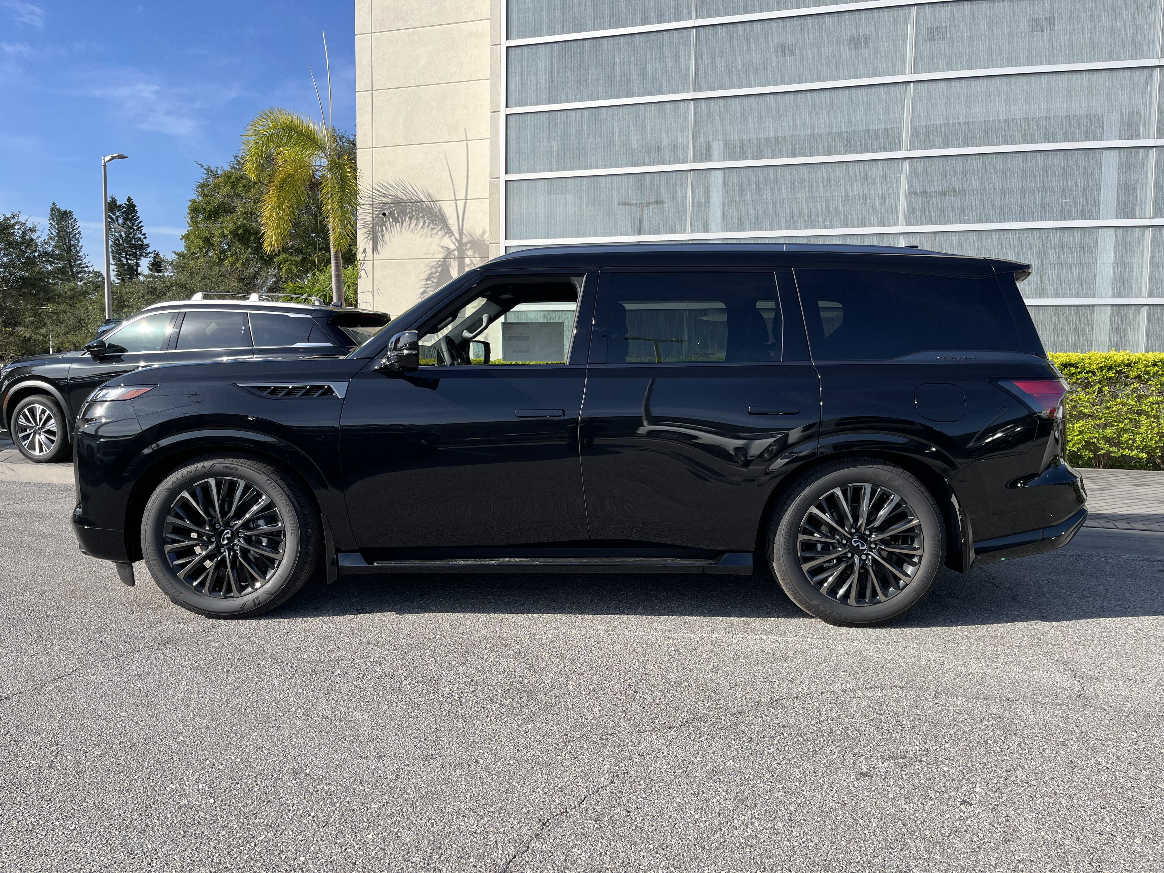 Certified 2026 INFINITI QX80 Autograph w/ Premium Cargo Package AWD/4WD image 2