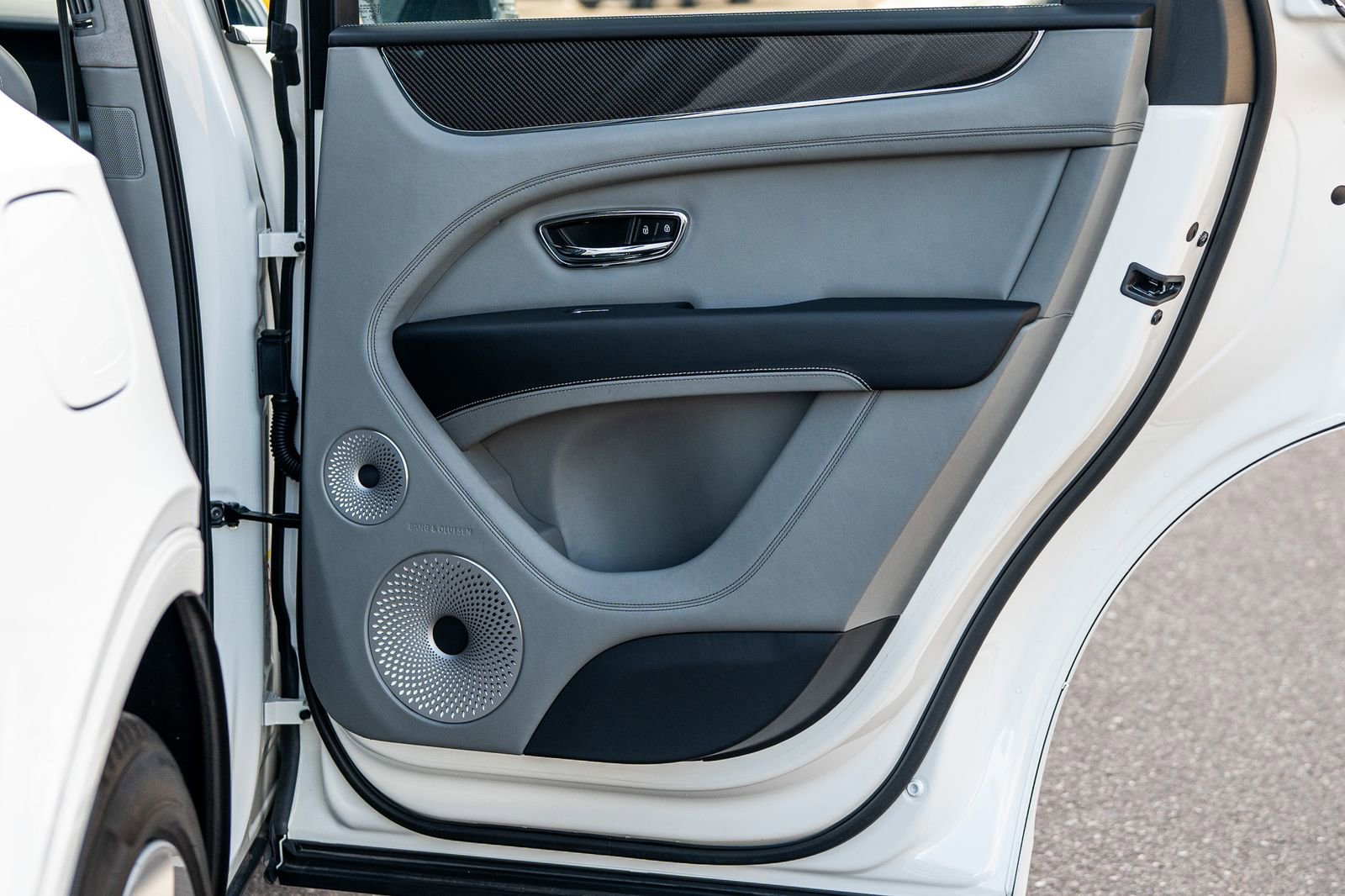 Certified 2025 Bentley Bentayga image 28