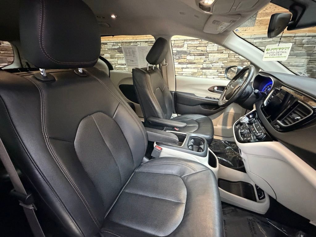 Used 2019 Chrysler Pacifica Touring-L Plus image 15