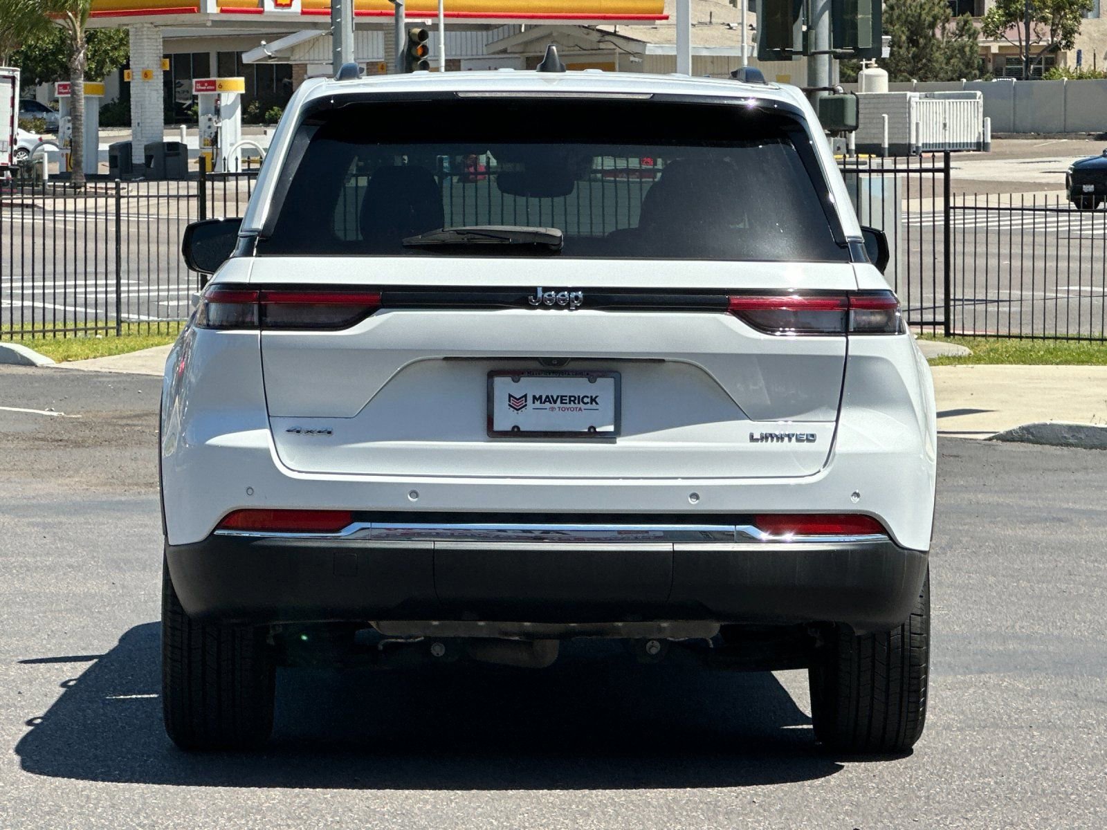 Used 2023 Jeep Grand Cherokee Limited w/ Trailer Tow Prep Group (B) image 4