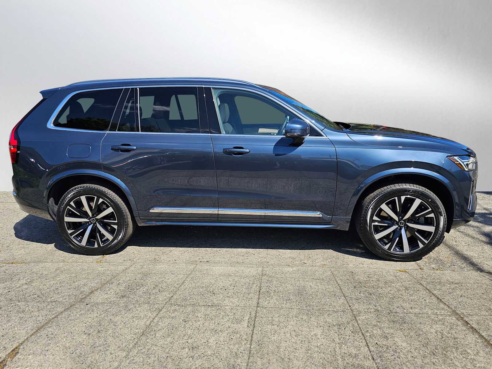 New 2026 Volvo XC90 T8 Core AWD/4WD image 2