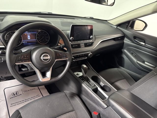Used 2025 Nissan Altima 2.5 SV image 15