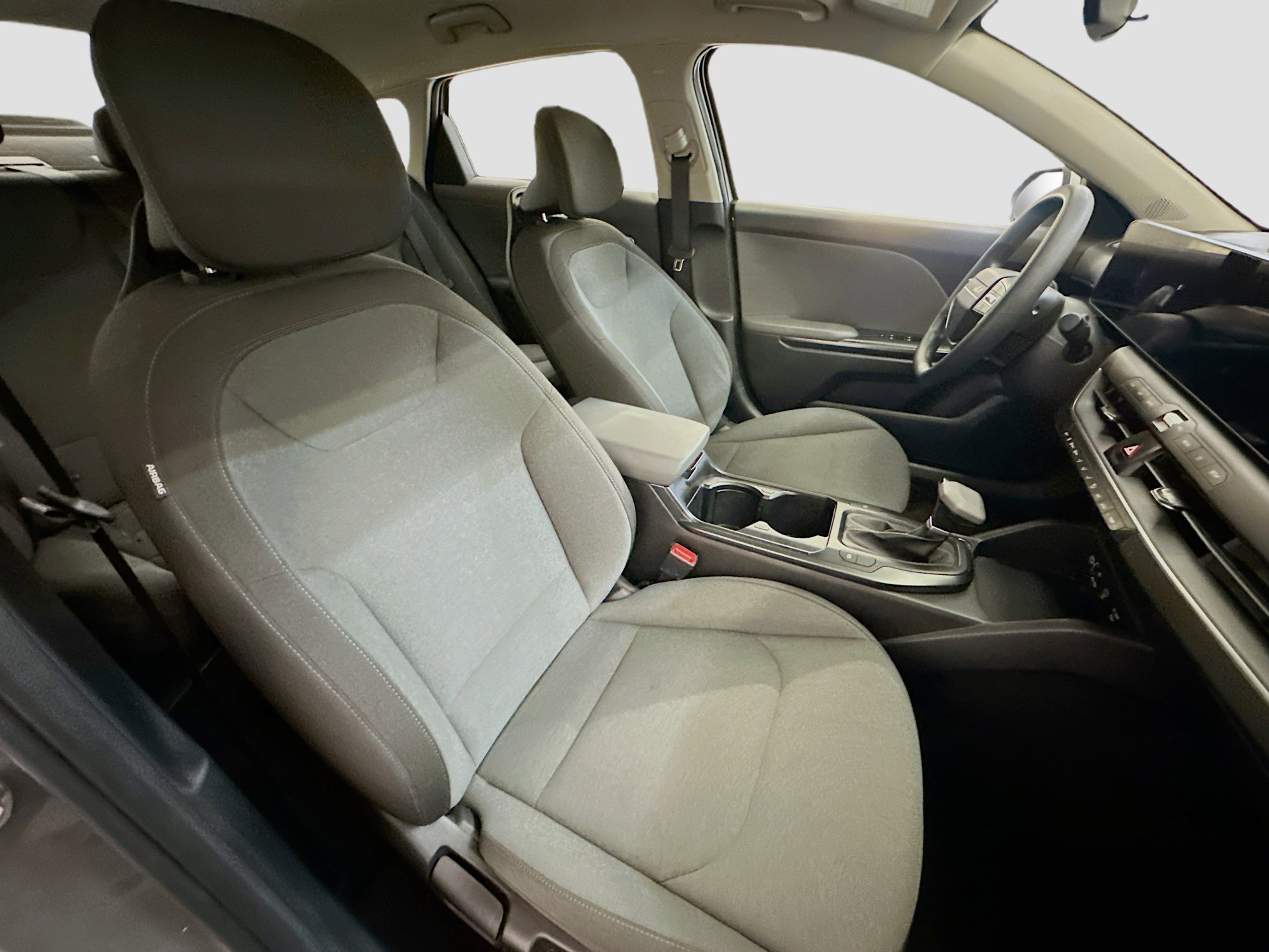 Used 2025 Kia K4 LXS image 32