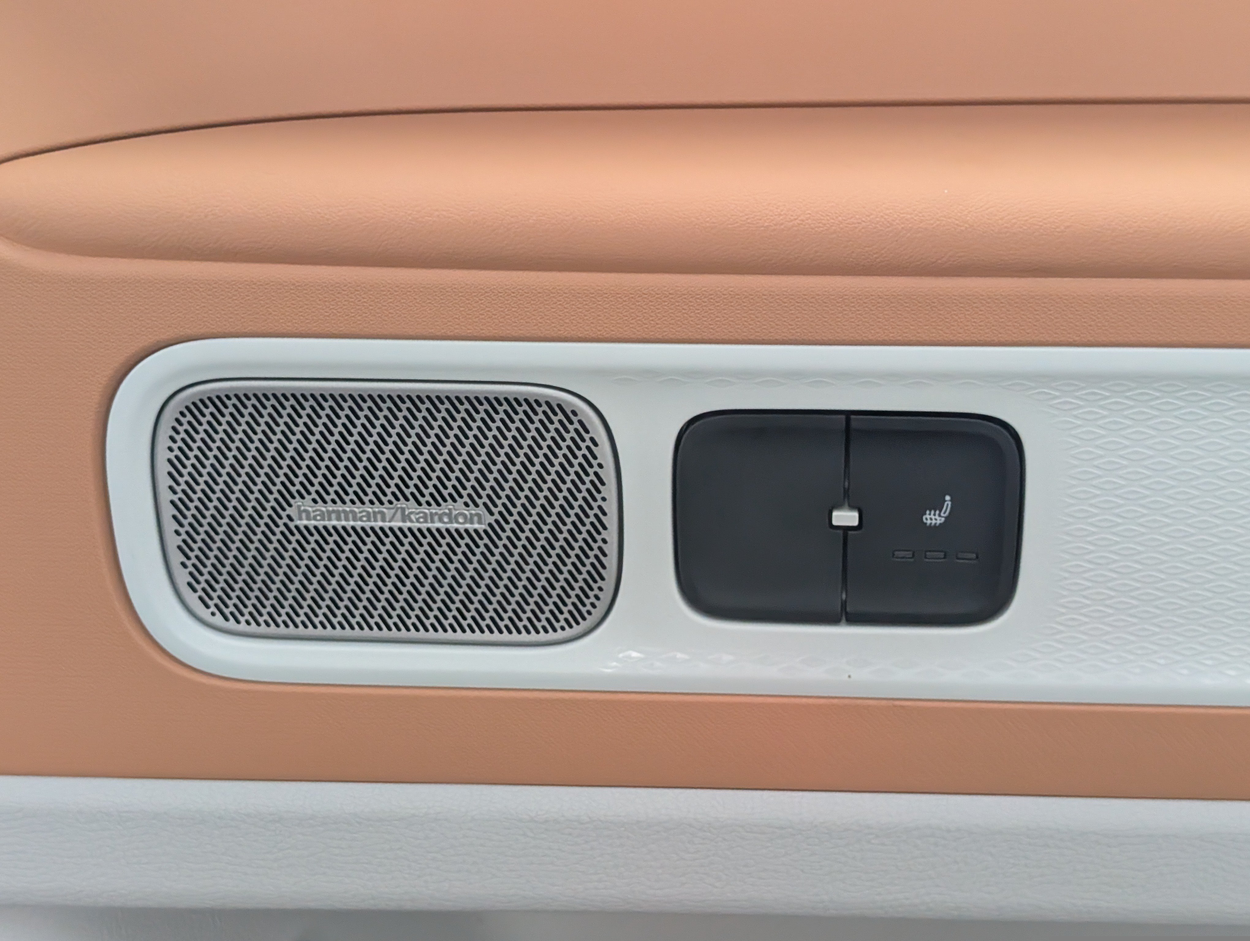 Used 2025 Volkswagen ID. Buzz Pro S Plus RWD image 18