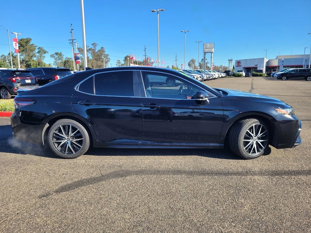 Used 2023 Toyota Camry SE w/ Convenience Package FWD image 3