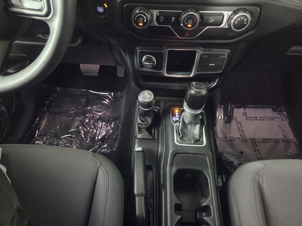 Certified 2019 Jeep Wrangler Sport AWD/4WD image 18