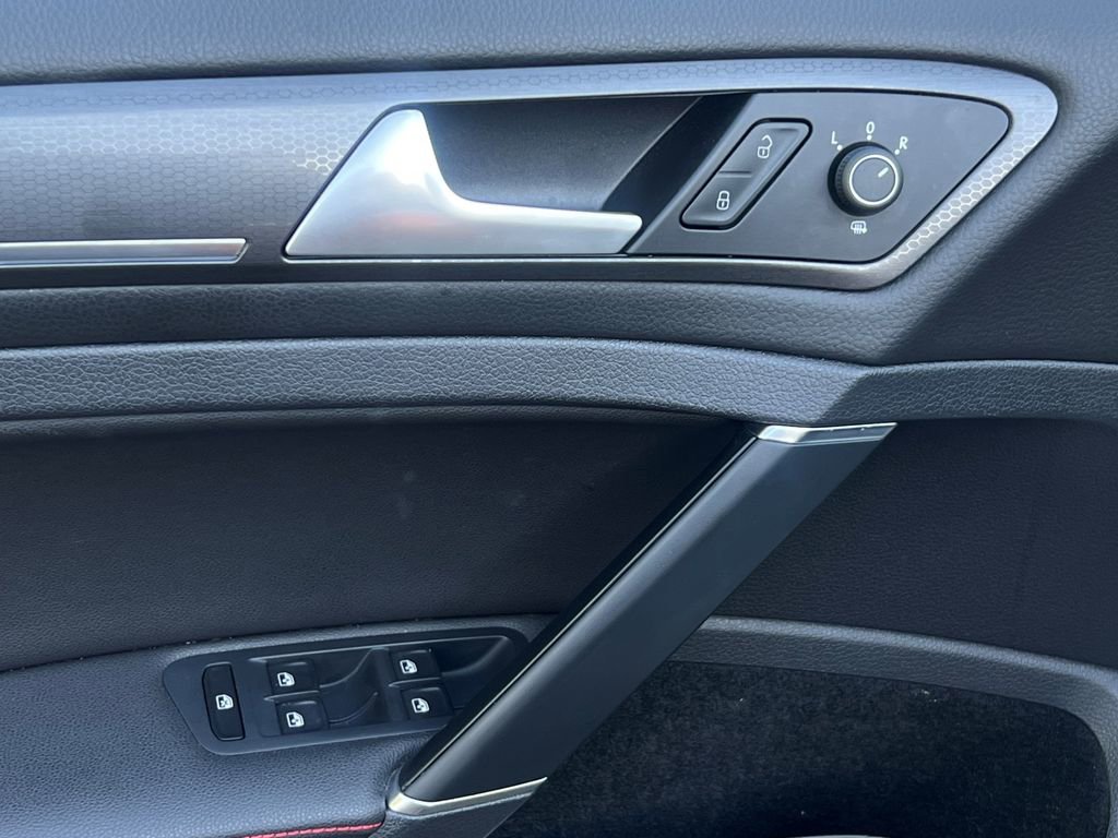 Used 2020 Volkswagen GTI SE image 31