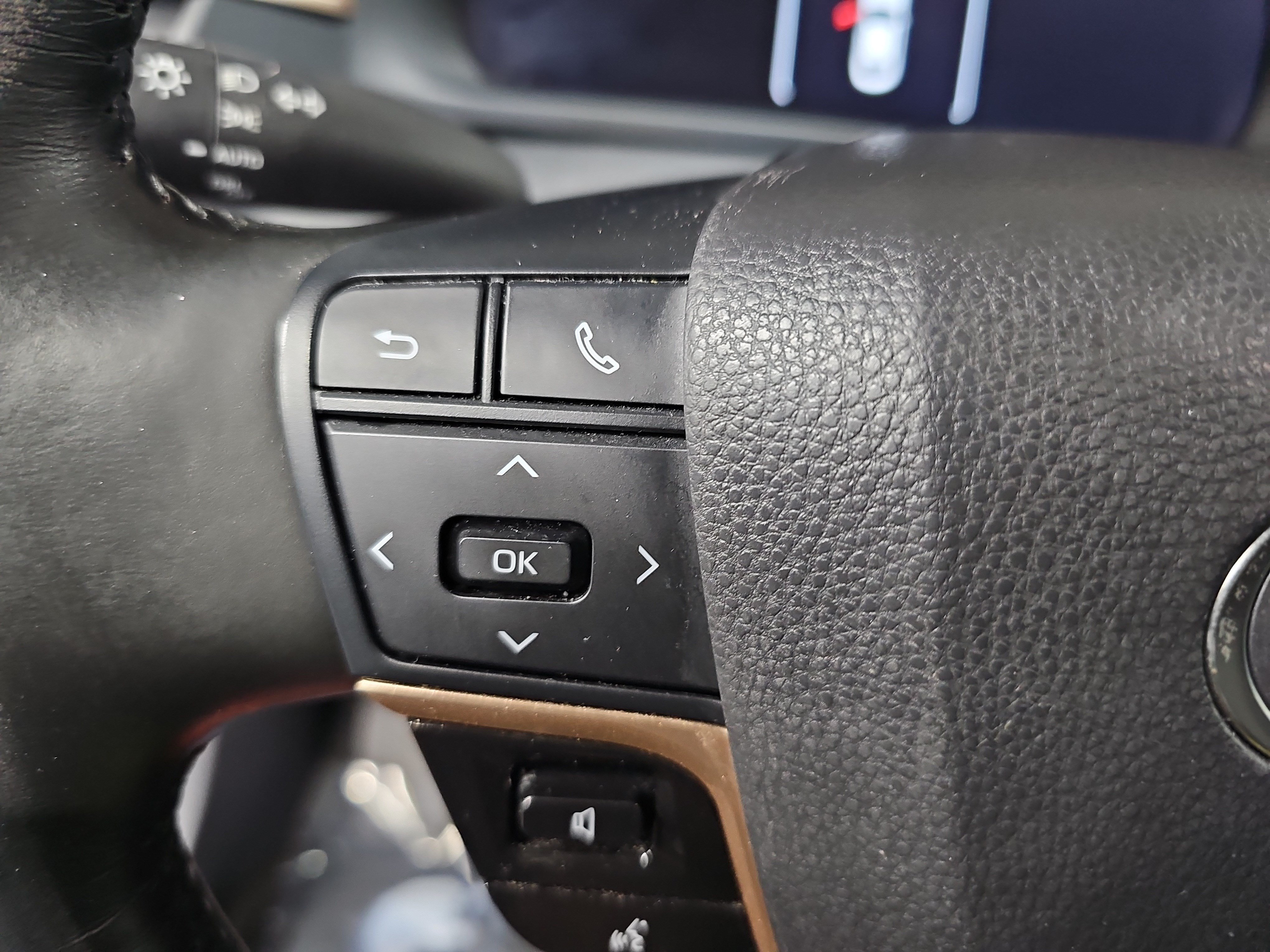 Used 2023 Toyota Crown AWD/4WD image 17