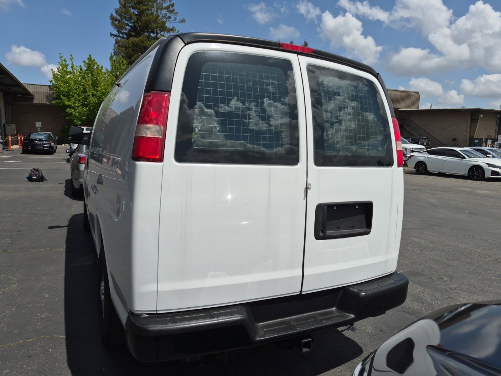 Used 2017 Chevrolet Express 2500 RWD image 4