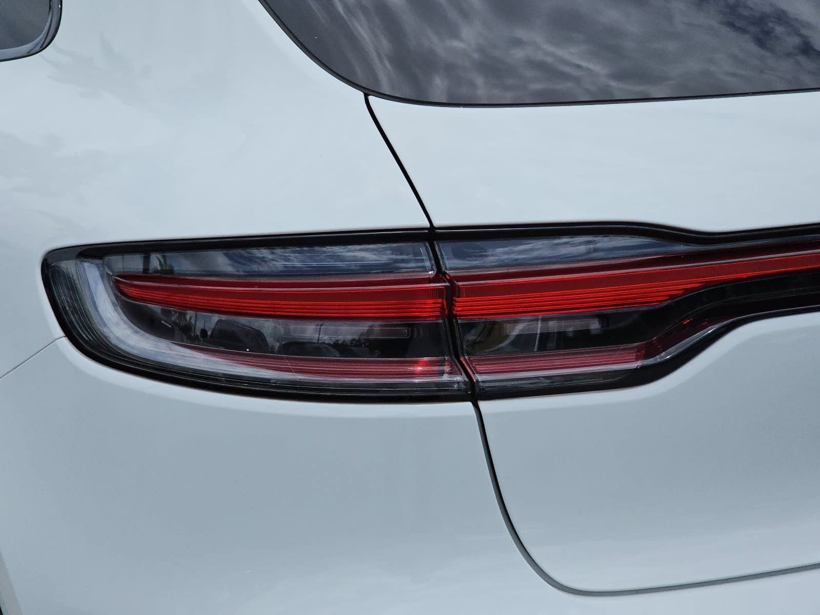 Used 2023 Porsche Macan Turbo AWD/4WD image 30