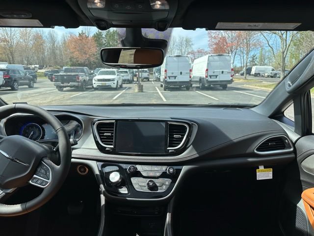 New 2026 Chrysler Pacifica Pinnacle w/ Trailer Tow Group FWD image 25