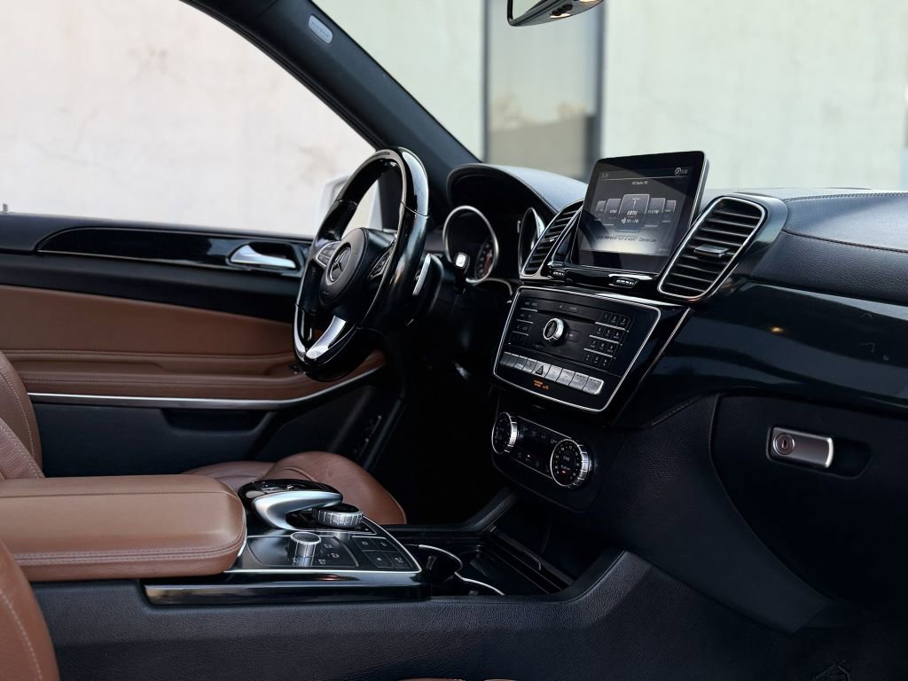 Used 2018 Mercedes-Benz GLS 550 4MATIC image 29