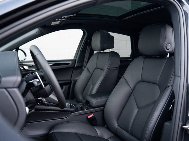 New 2026 Porsche Macan image 5