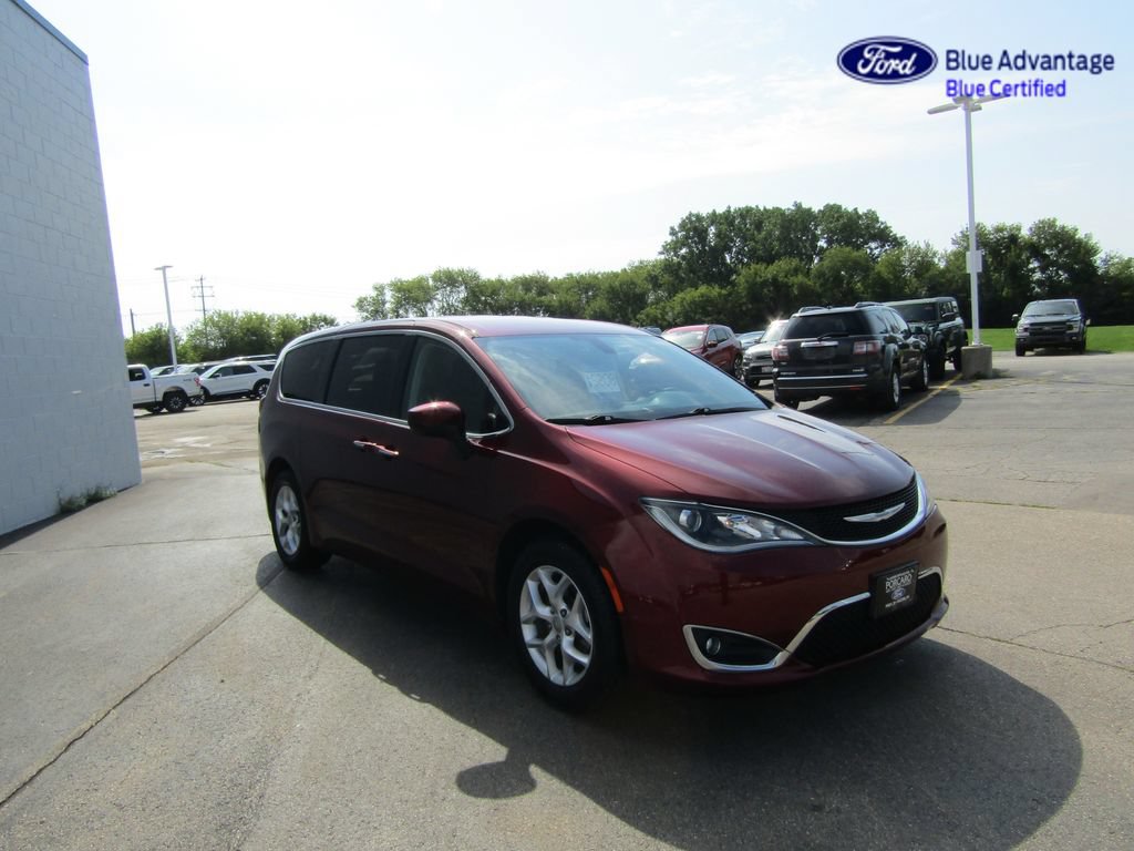 Used 2017 Chrysler Pacifica Touring Plus w/ Tire & Wheel Group FWD image 10