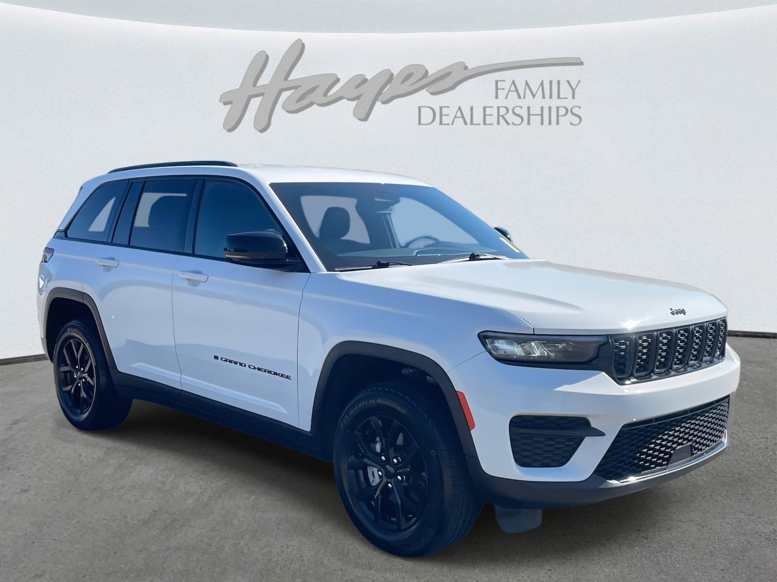 Used 2024 Jeep Grand Cherokee Altitude image 30