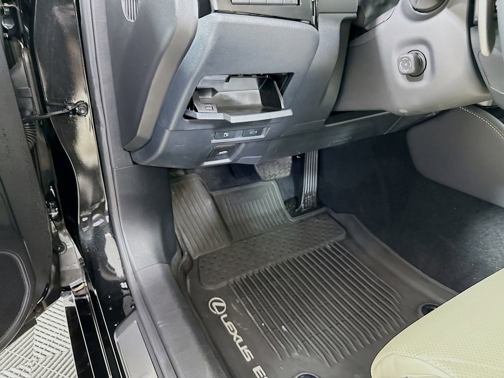 Certified 2025 Lexus ES 300h Ultra Luxury FWD image 10