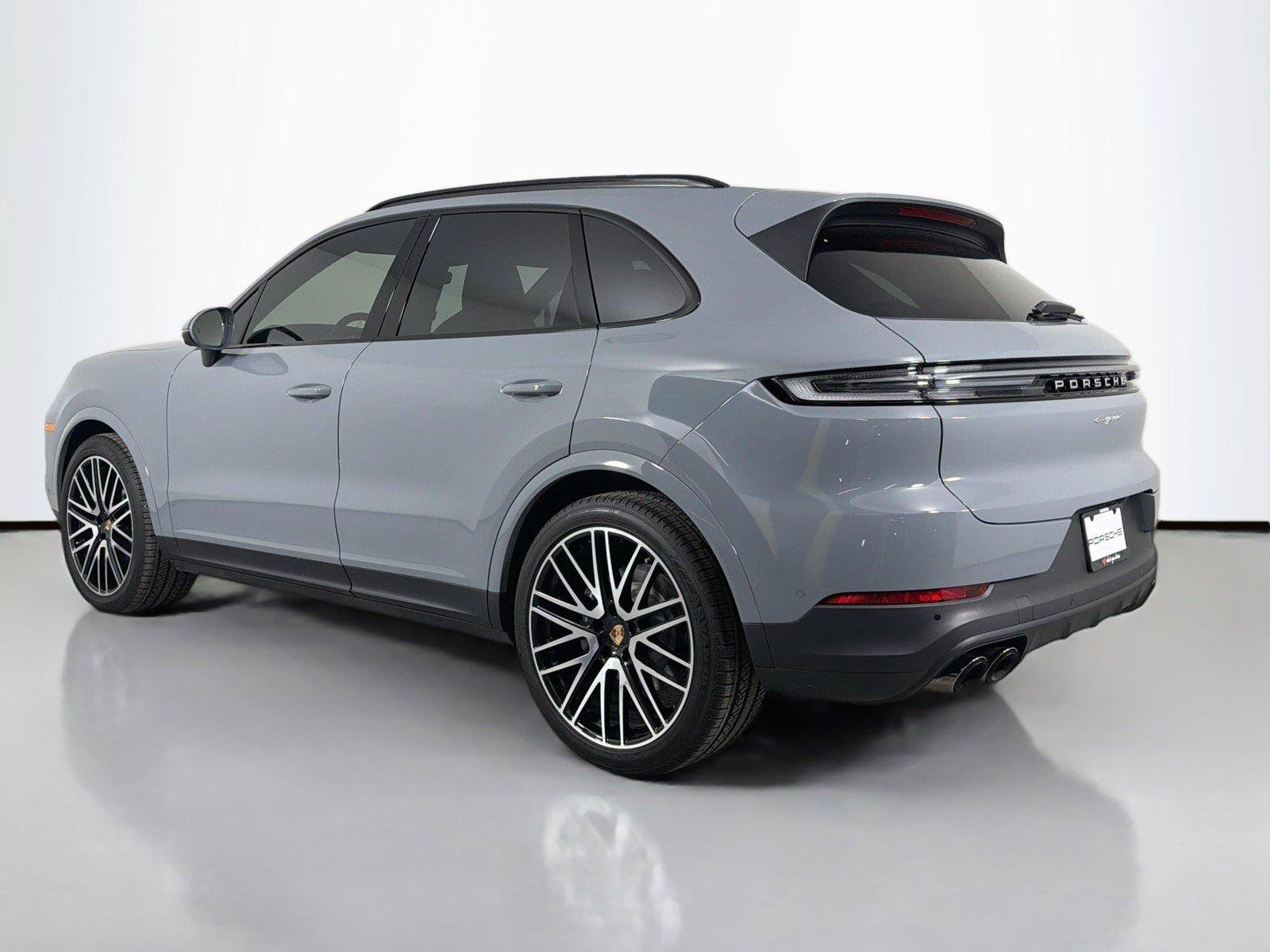 Certified 2025 Porsche Cayenne AWD/4WD image 3