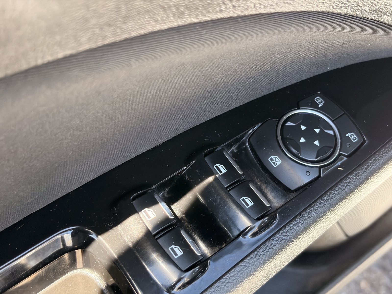 Used 2016 Ford Fusion SE FWD image 21