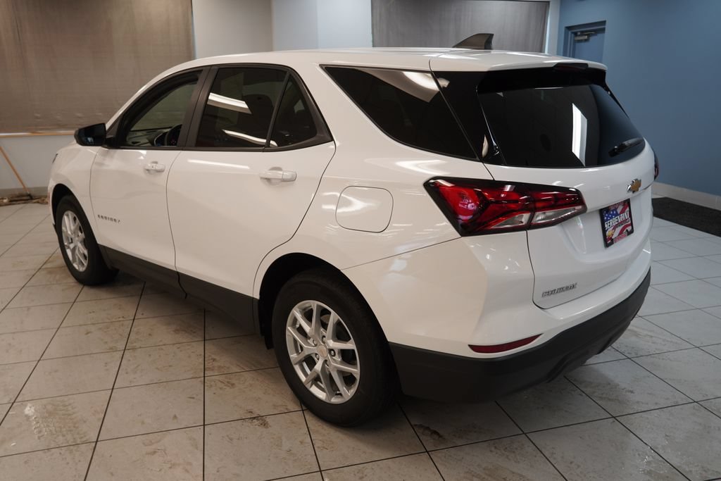 Used 2024 Chevrolet Equinox LS w/ LS Convenience Package FWD image 9