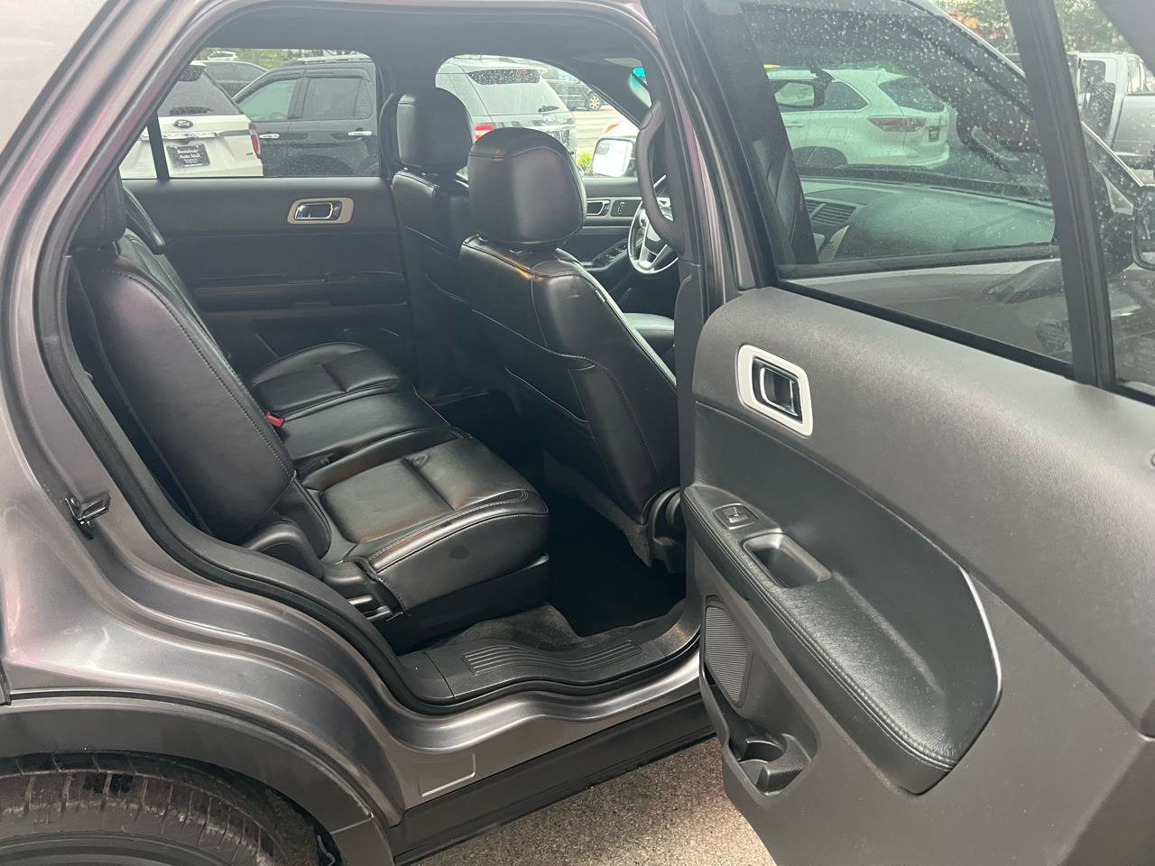 Used 2014 Ford Explorer XLT w/ Equipment Group 202A FWD image 18