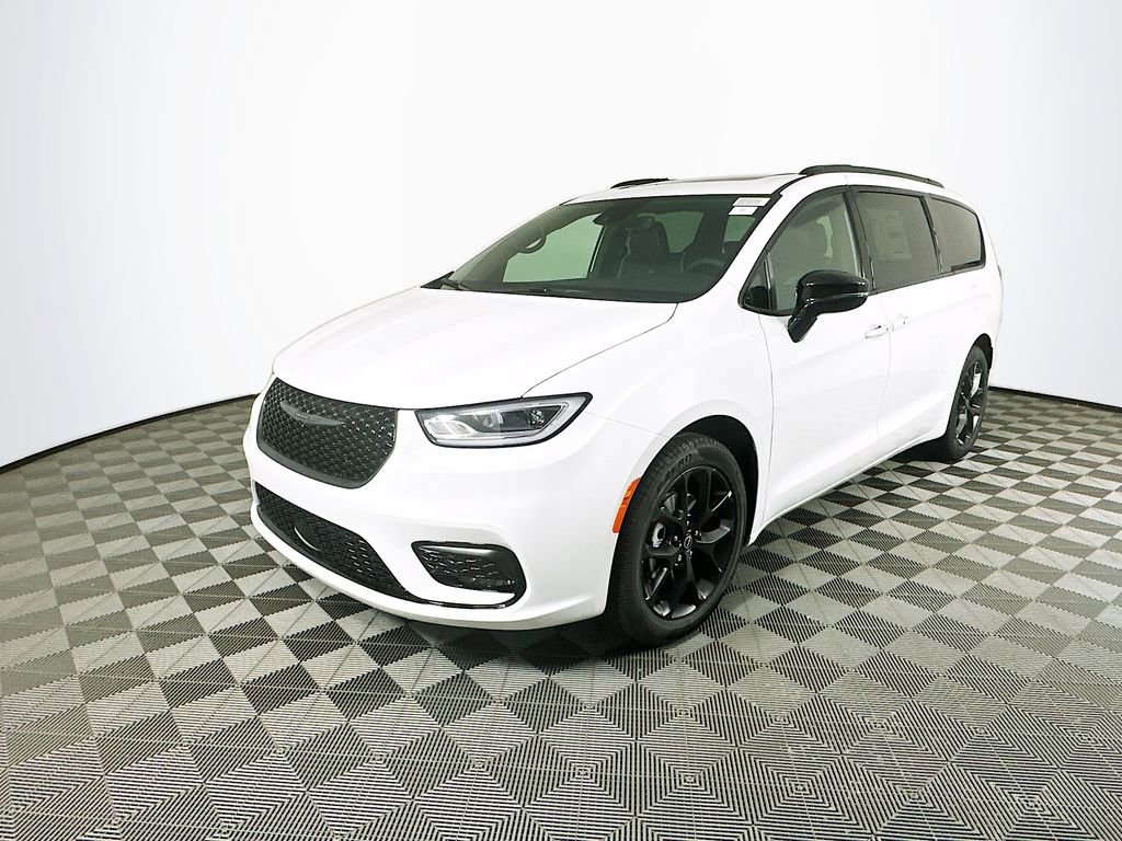 New 2026 Chrysler Pacifica Limited w/ S Appearance Package image 4