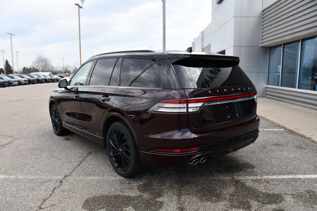 Used 2023 Lincoln Aviator Reserve w/ Jet Appearance Package AWD/4WD image 4