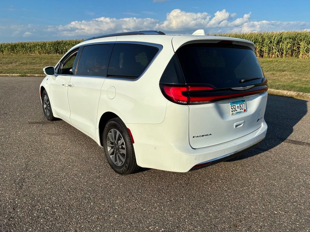 Used 2021 Chrysler Pacifica Touring-L FWD image 6