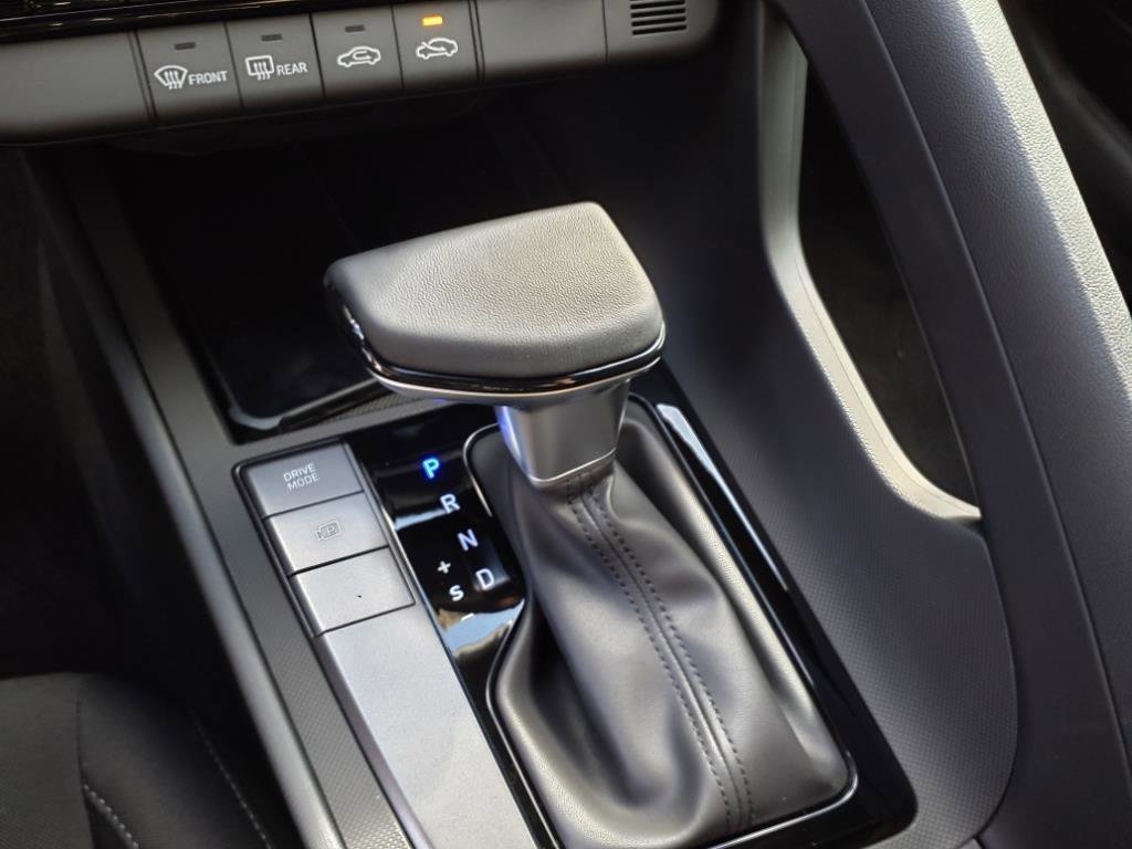 Used 2025 Hyundai Elantra Sport image 21