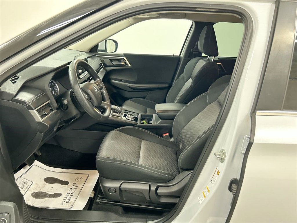 Used 2022 Mitsubishi Outlander ES image 9